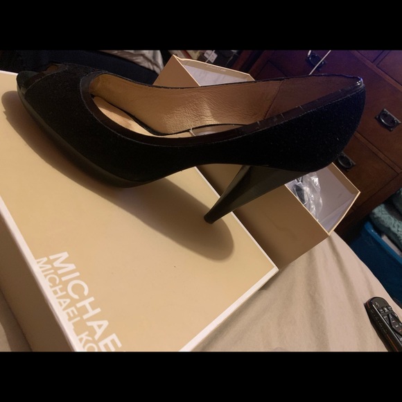 Michael by Michael Kors Stacked Platform Pump. - Picture 4 of 5